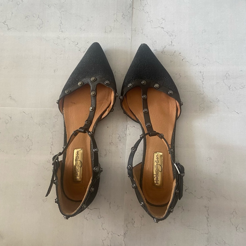 Textures studded black studs size 5M